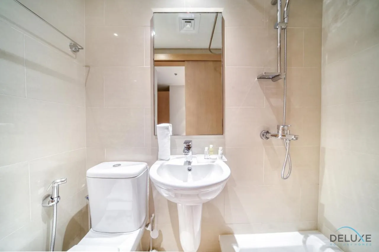 Apartment Harbour Views Tower 1: Polished 3BR with Assistant Room by Deluxe Holiday Homes Dubai