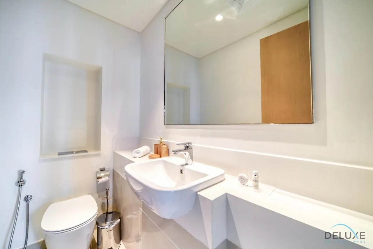 Harbour Views Tower 1: Polished 3BR with Assistant Room by Deluxe Holiday Homes Dubai United Arab Emirates
