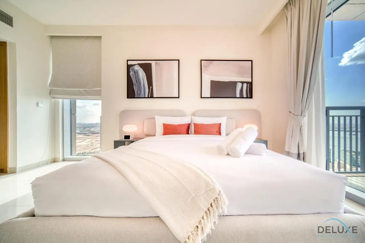 Apartment Harbour Views Tower 1: Polished 3BR with Assistant Room by Deluxe Holiday Homes Dubai
