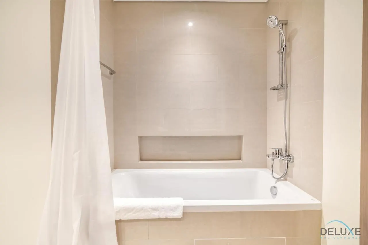 Harbour Views Tower 1: Polished 3BR with Assistant Room by Deluxe Holiday Homes Dubai 0*,  United Arab Emirates