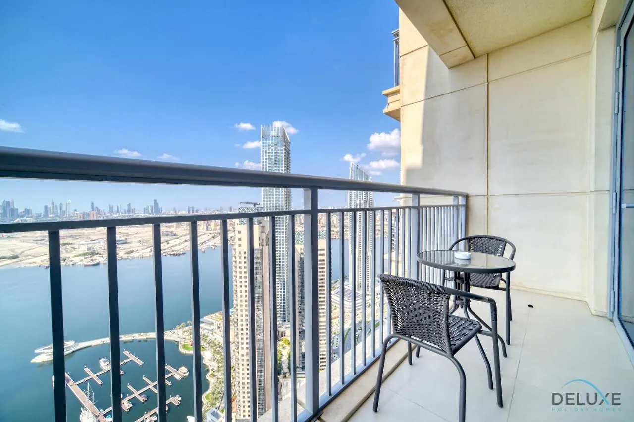 Harbour Views Tower 1: Polished 3BR with Assistant Room by Deluxe Holiday Homes Dubai Apartment