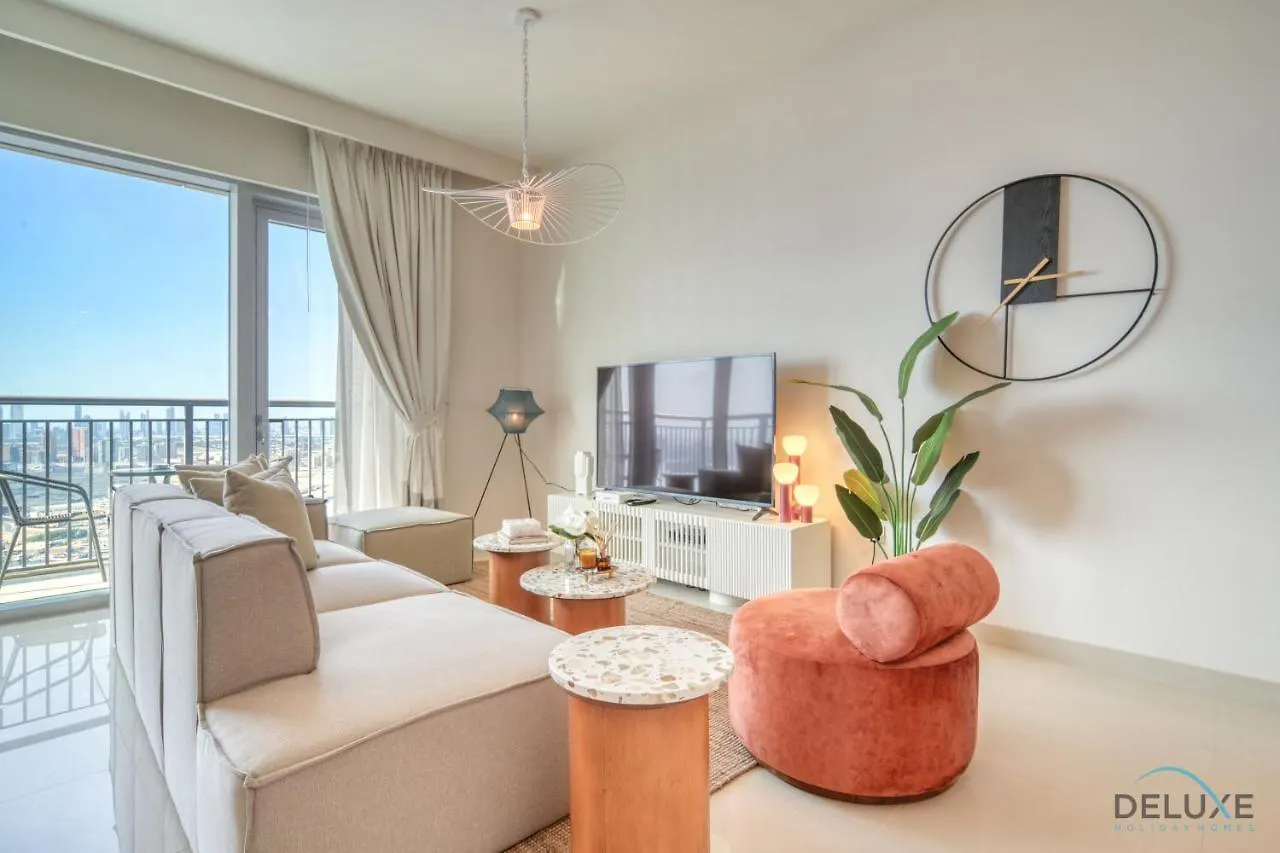 Harbour Views Tower 1: Polished 3BR with Assistant Room by Deluxe Holiday Homes Dubai Apartment