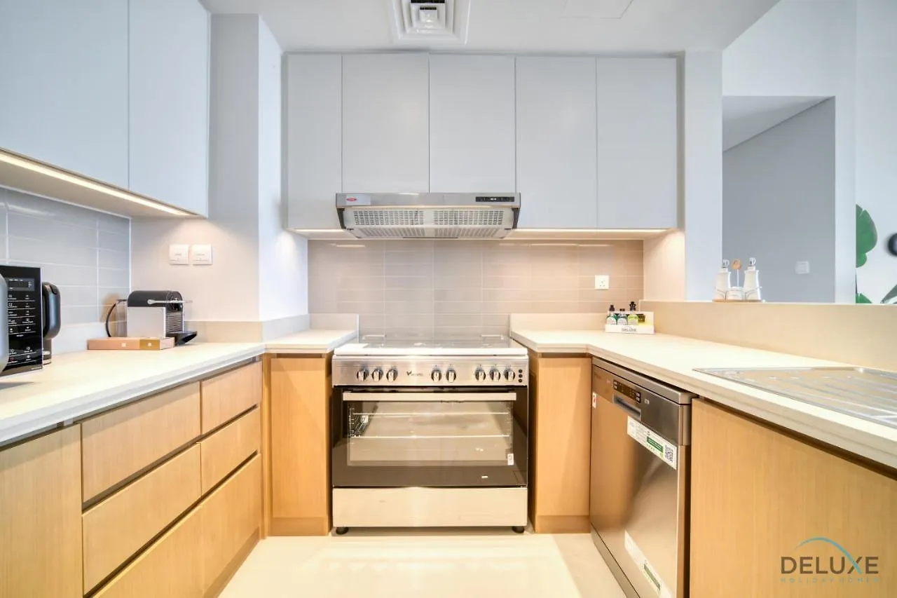 Apartment Harbour Views Tower 1: Polished 3BR with Assistant Room by Deluxe Holiday Homes Dubai