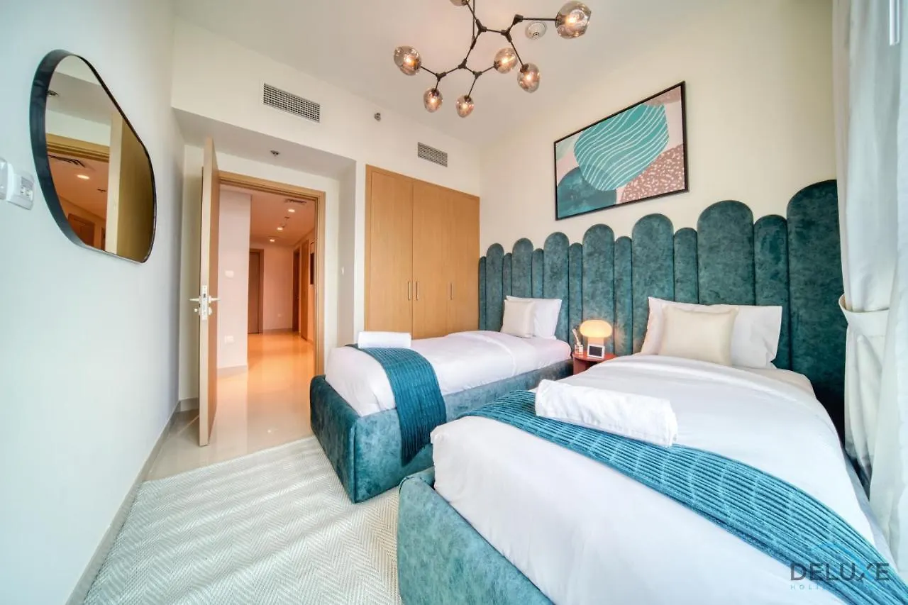 Harbour Views Tower 1: Polished 3BR with Assistant Room by Deluxe Holiday Homes Dubai