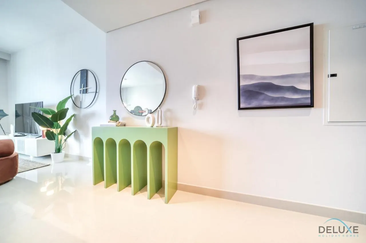 Harbour Views Tower 1: Polished 3BR with Assistant Room by Deluxe Holiday Homes Dubai 0*,